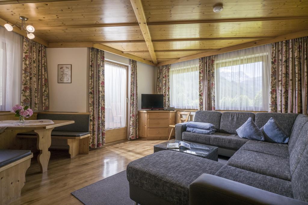 Anja'S Schoenblick - Bed & Breakfast جيرلوس المظهر الخارجي الصورة